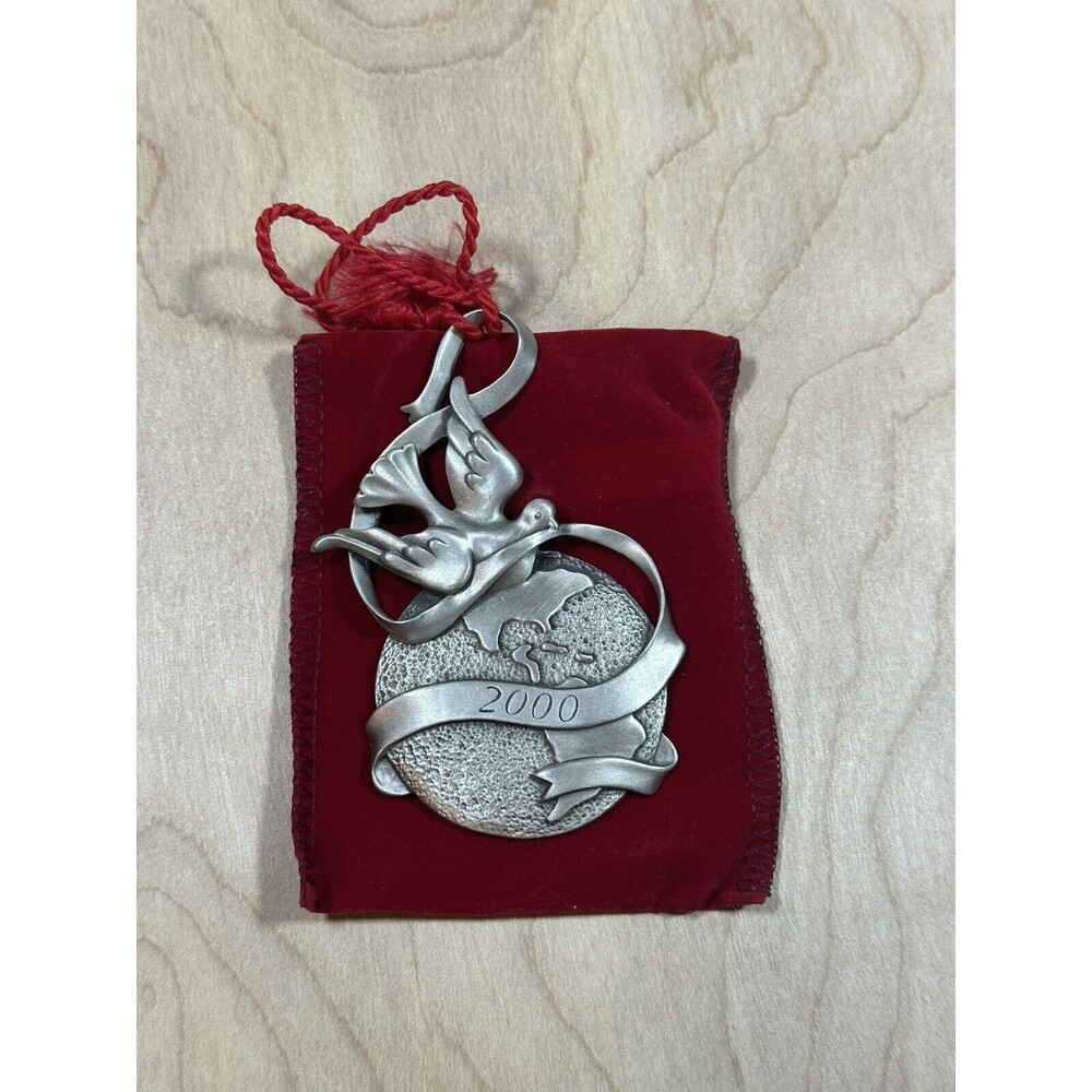 2000 AVON VINTAGE PEACEFUL MILLENNIUM PEWTER ORNAMENT WITH ORIGINAL BOX!